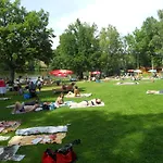 Theater- Und Koenigsleitn Gmbh Szálloda 3*