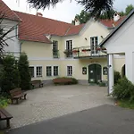 Theater- Und Koenigsleitn Gmbh