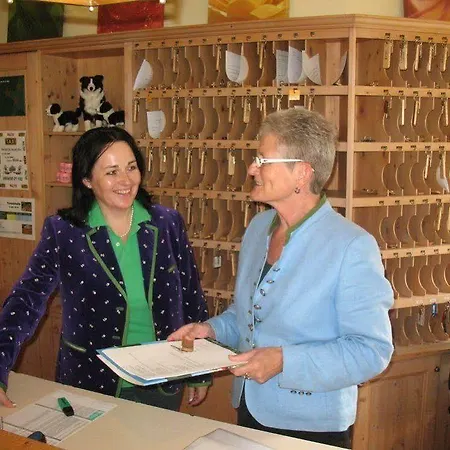 Theater- Und Koenigsleitn Gmbh 3*