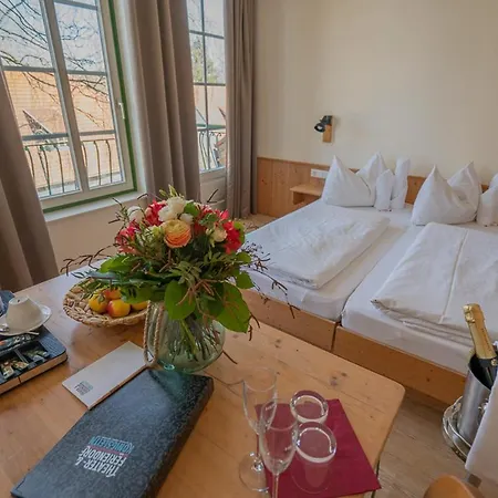 Theater- Und Koenigsleitn Gmbh Hotel 3*