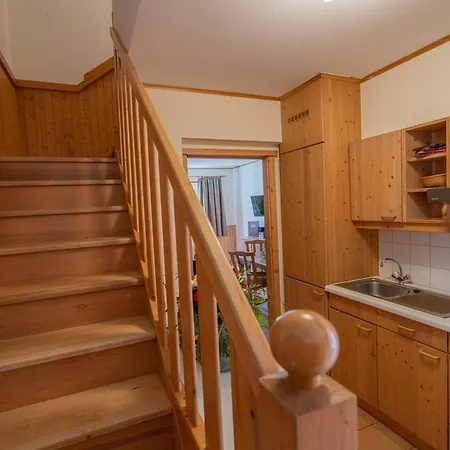 Theater- Und Koenigsleitn Gmbh