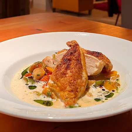 Theater- Und Koenigsleitn Gmbh