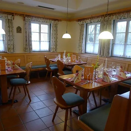 Theater- Und Koenigsleitn Gmbh 3*