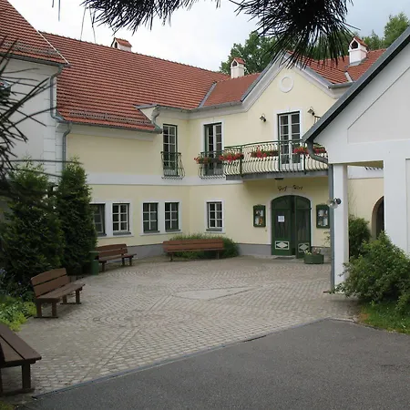 Theater- Und Koenigsleitn Gmbh