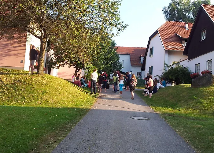 Theater- Und Koenigsleitn Gmbh