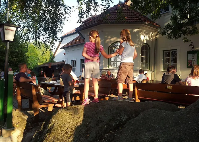 Theater- Und Koenigsleitn Gmbh