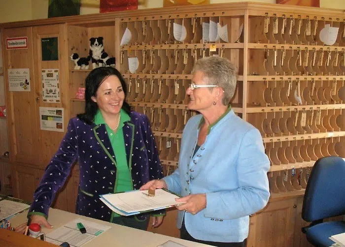 Theater- Und Koenigsleitn Gmbh 3*