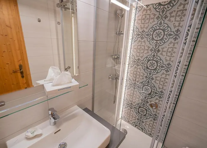 Theater- Und Koenigsleitn Gmbh