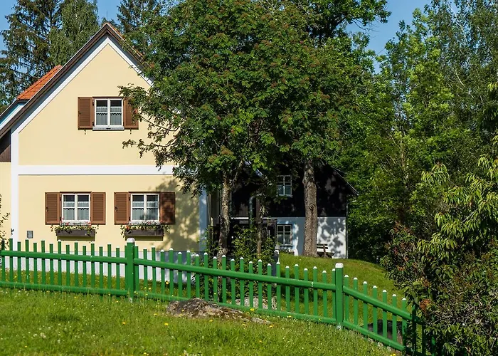 Theater- Und Koenigsleitn Gmbh