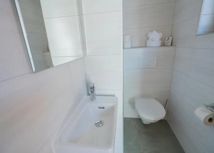 Theater- Und Koenigsleitn Gmbh 3*