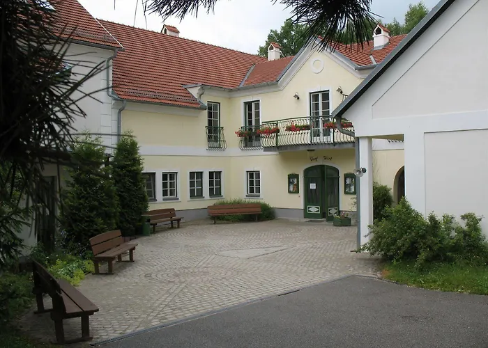 Theater- Und Koenigsleitn Gmbh