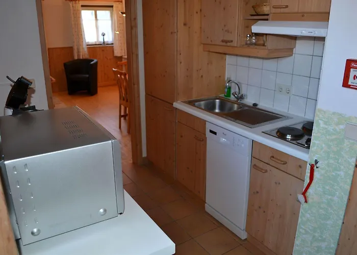 Theater- Und Koenigsleitn Gmbh 利乔