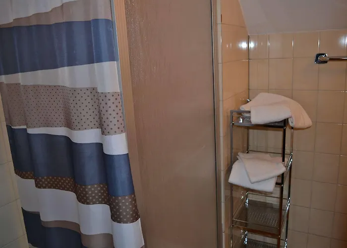 Theater- Und Koenigsleitn Gmbh 3*